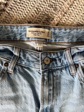 Abercrombie & Fitch High-Rise The Crop Wide Leg Jeans size 30/10